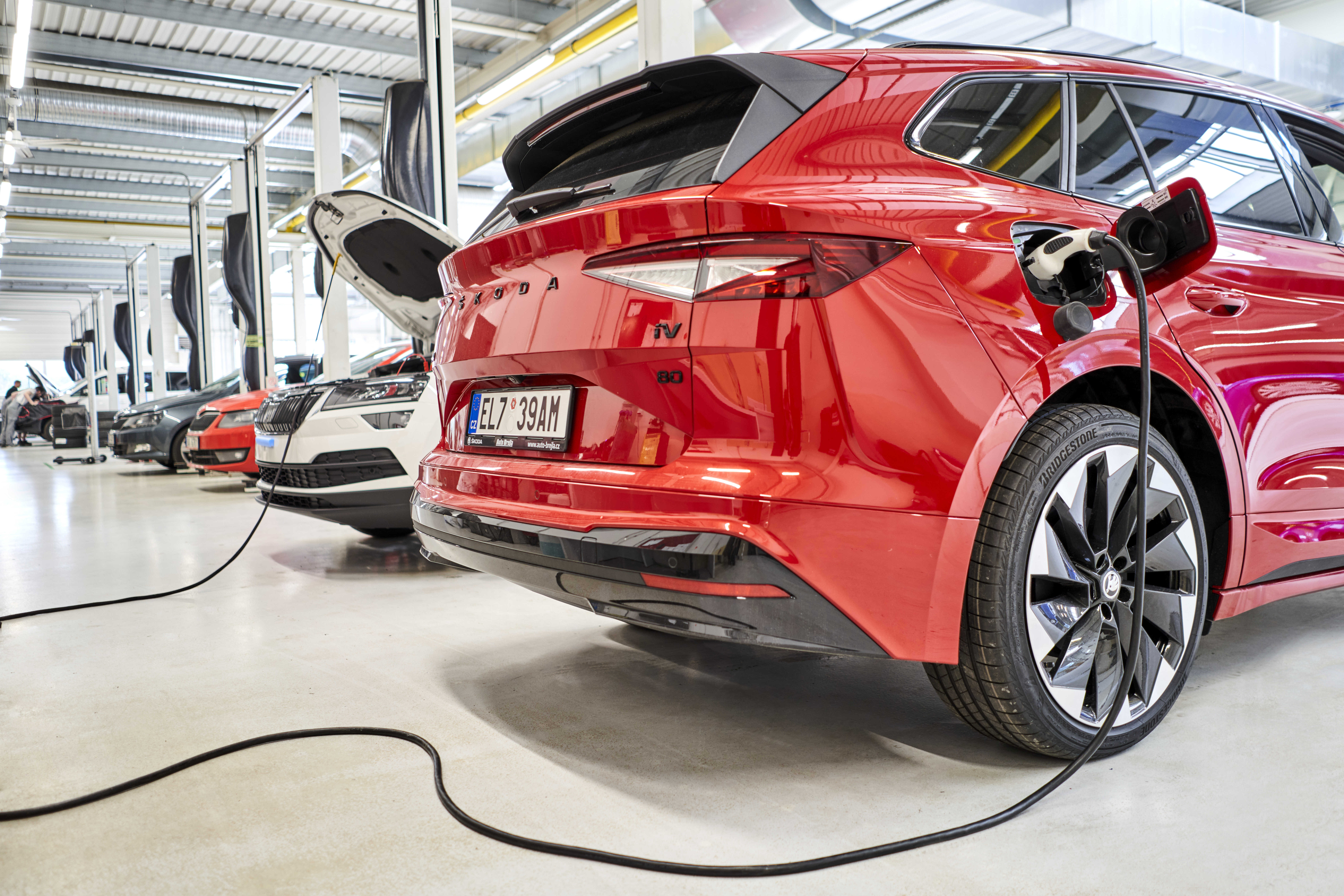 La riparazione delle auto elettriche Škoda non è una prerogativa solo di alcune officine: gli esperti aiutano in tutto il Paese