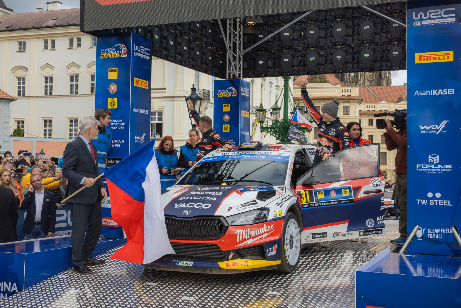 Neuville è stato il migliore alla prima del Rally dell’Europa Centrale, Rovanpera ha difeso il suo titolo di campione del mondo e Cais ha trionfato.