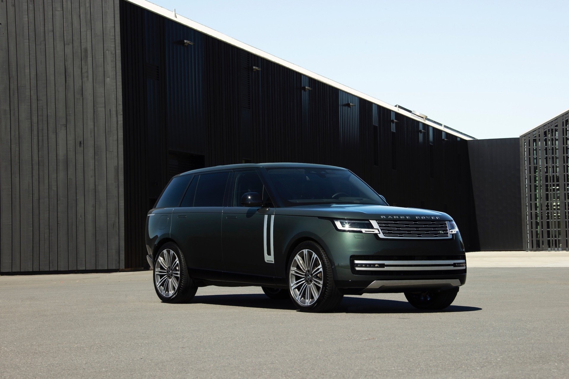 Range Rover: candidato n. 18 per l’Auto dell’anno 2022 per i lettori