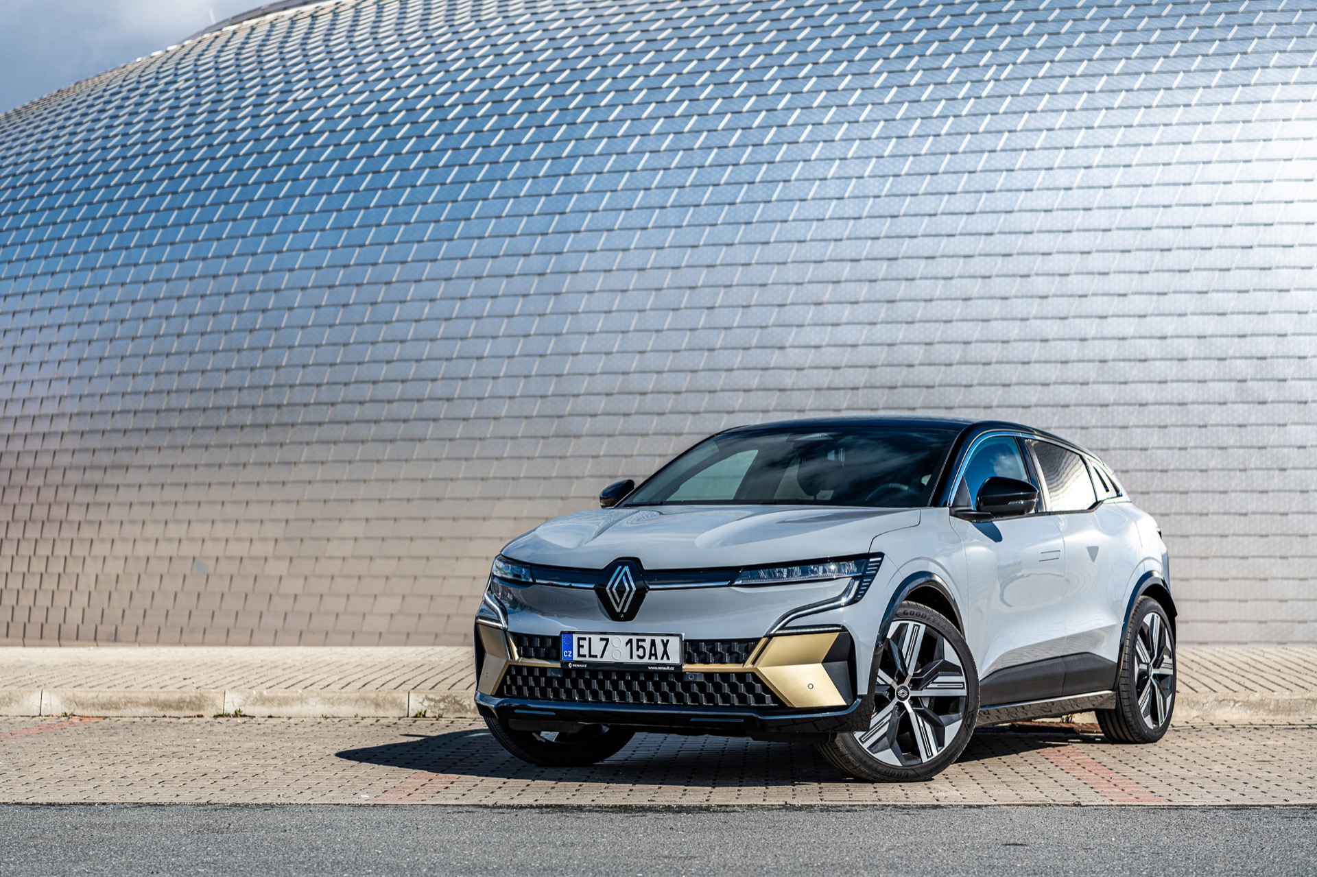 Renault Megane E-Tech 100% elettrica: candidata n. 12 per il Reader’s Car of the Year 2022